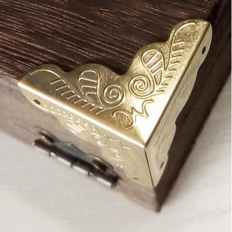 Ornament colt auriu 380