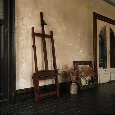 Studio easel with wheels and crank